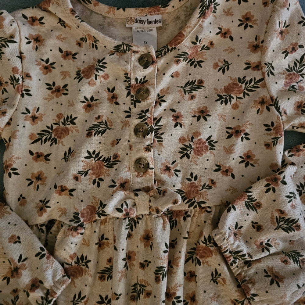 Daisy Fuentes Kids Dress with Cream and Floral Design Chic Casual - Picture 3 of 6